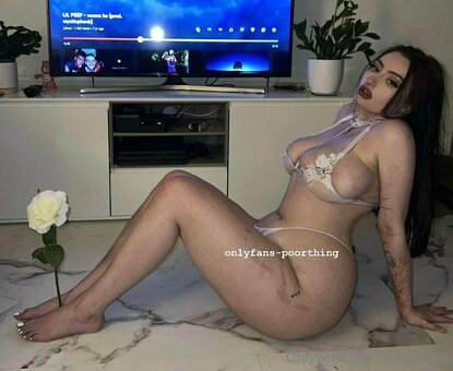 poorthing Nude Leaks Photo 21