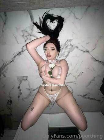 poorthing Nude Leaks Photo 24