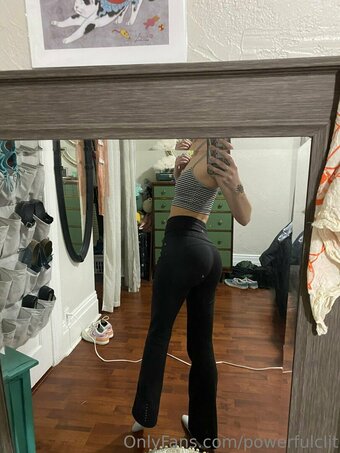 powerfulclit Nude Leaks Photo 18