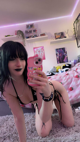 prettywhenpossessed Nude Leaks Photo 1