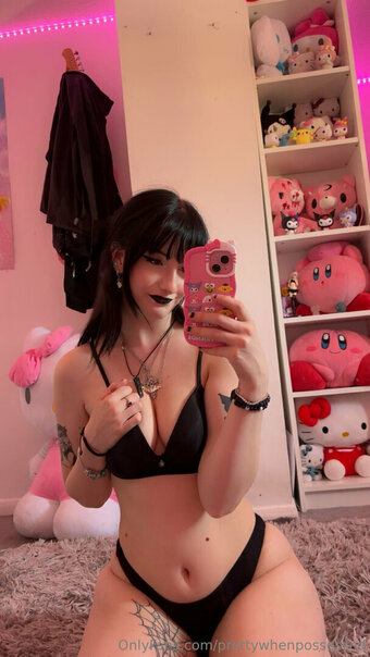 prettywhenpossessed Nude Leaks Photo 13