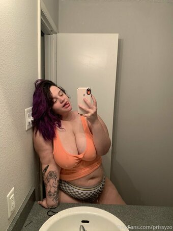 prissyzo / foxyy_069 Nude Leaks OnlyFans Photo 4