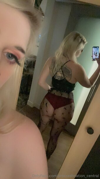 procrastination_central Nude Leaks Photo 27