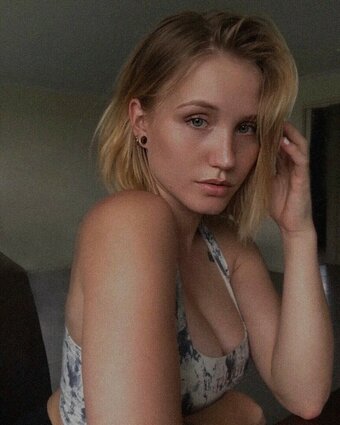 QAEKZ Nude Leaks Photo 10