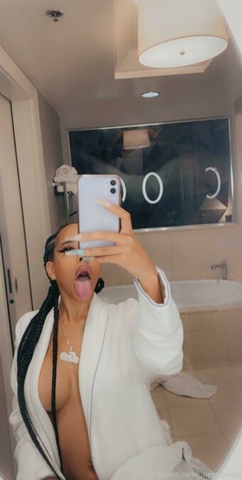 queendeeee Nude Leaks Photo 10