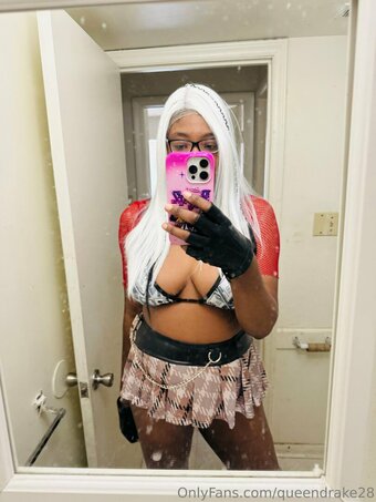 queendrake28 Nude Leaks Photo 1