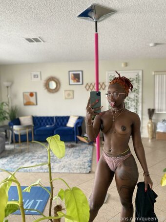 QueenFlexi Nude Leaks Photo 4