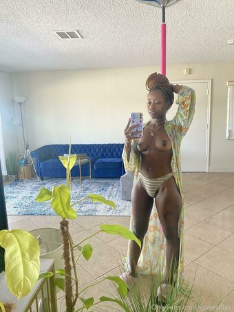 QueenFlexi Nude Leaks Photo 29