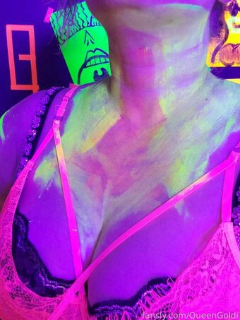 QueenGoldi / https: / thequeengoldi Nude Leaks OnlyFans Photo 2