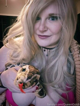 QueenGoldi / https: / thequeengoldi Nude Leaks OnlyFans Photo 10