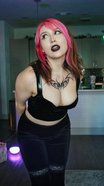 Queenmanda Nude Leaks Photo 3