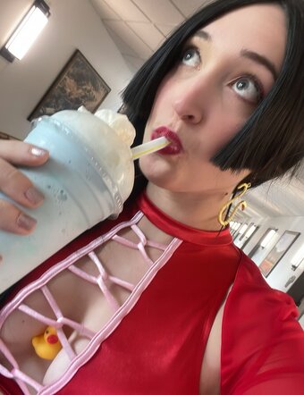 qweeneevee Nude Leaks Photo 17