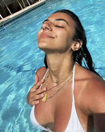 ran.sumar / RandaKaady / https: / randa.elie Nude Leaks Photo 1
