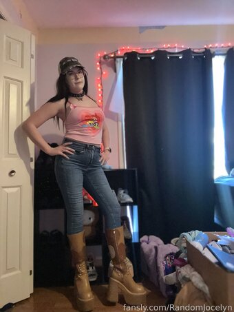 RandomJocelyn Nude Leaks Photo 16
