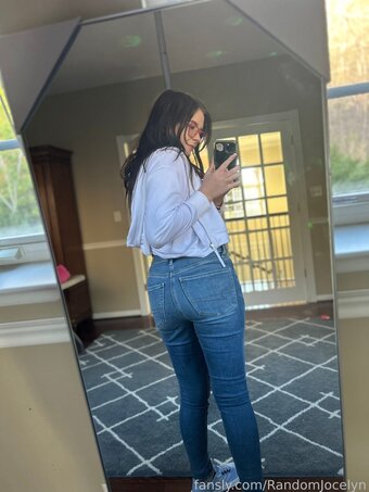 RandomJocelyn Nude Leaks Photo 18