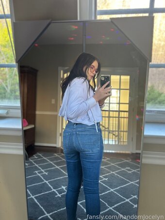 RandomJocelyn Nude Leaks Photo 19