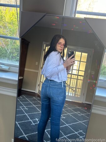 RandomJocelyn Nude Leaks Photo 20