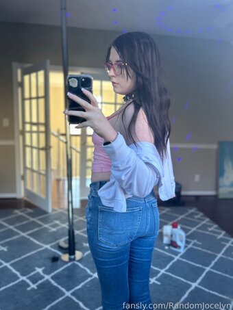 RandomJocelyn Nude Leaks Photo 21