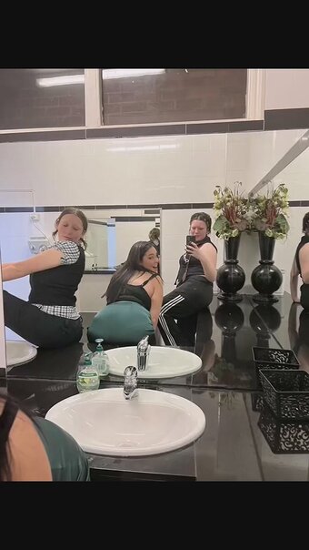 Raphaela S / raphaelaschranz / raphamilagres Nude Leaks OnlyFans Photo 8