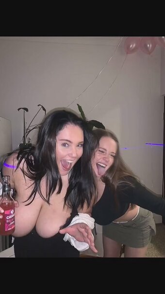 Raphaela S / raphaelaschranz / raphamilagres Nude Leaks OnlyFans Photo 9