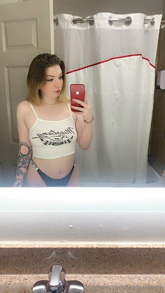 reallyyrenee Nude Leaks Photo 1