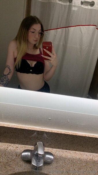 reallyyrenee Nude Leaks Photo 6