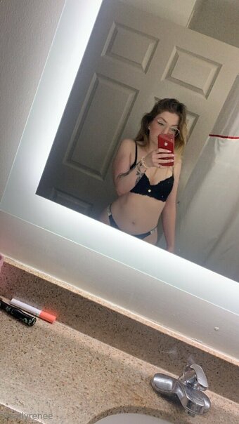 reallyyrenee Nude Leaks Photo 7