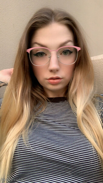 reallyyrenee Nude Leaks Photo 8