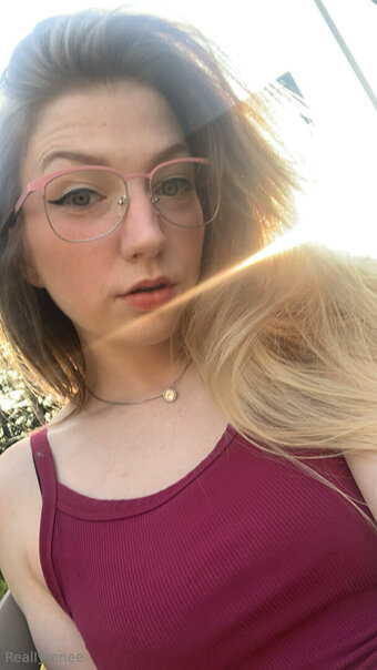 reallyyrenee Nude Leaks Photo 16