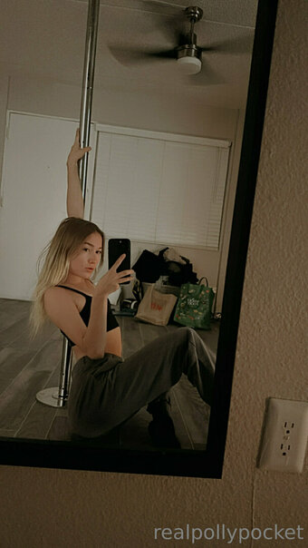 realpollypocket Nude Leaks Photo 6
