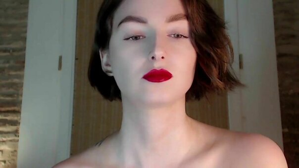 Red_lips_girl