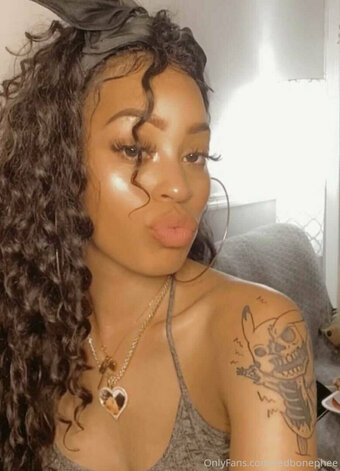 redbonephee Nude Leaks Photo 12