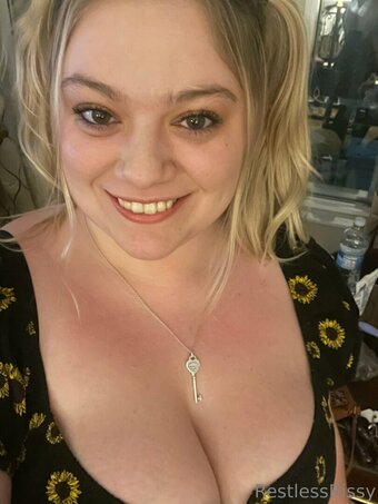 restlessrissy Nude Leaks Photo 12