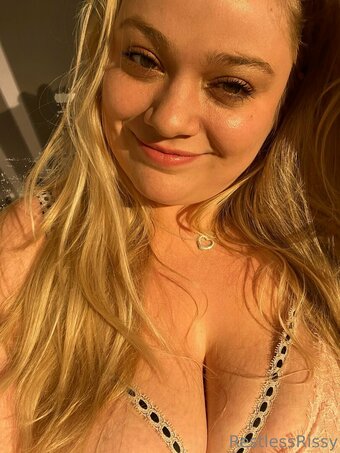 restlessrissy Nude Leaks Photo 14