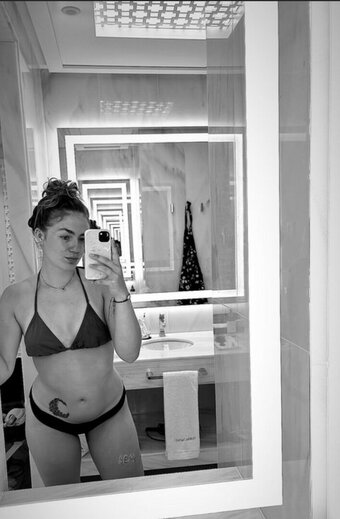 rewen / ThisIsRewen / annamartinylund / https: Nude Leaks Photo 4