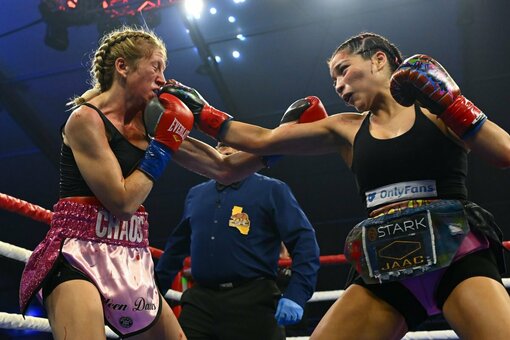 Right Hook Roxy Nude Leaks Photo 5