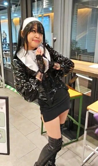 rinlinlin / hiouurin / rintohsaka Nude Leaks OnlyFans Photo 10
