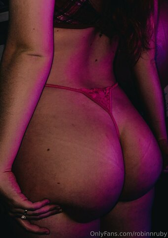 robinnruby / robinnr3by Nude Leaks OnlyFans Photo 4