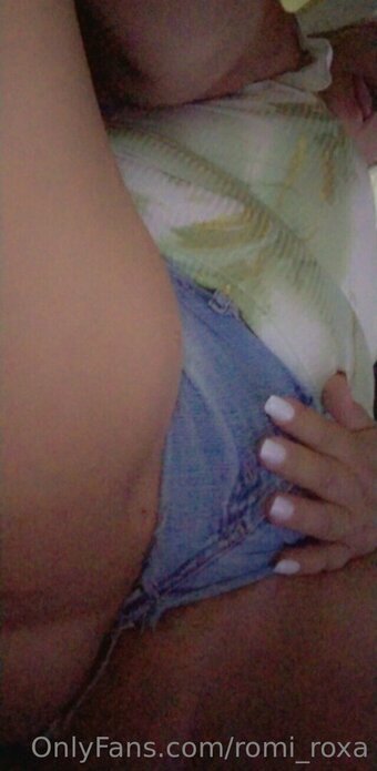 romi_roxa Nude Leaks Photo 15