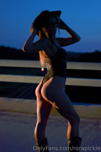 rorapickle Nude Leaks Photo 4