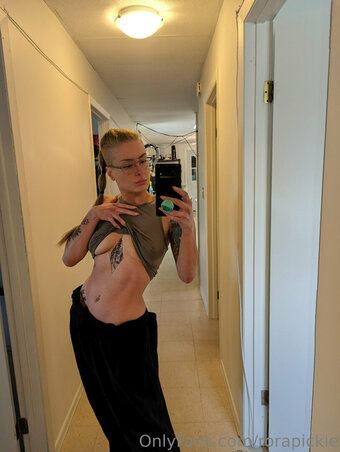 rorapickle Nude Leaks Photo 16