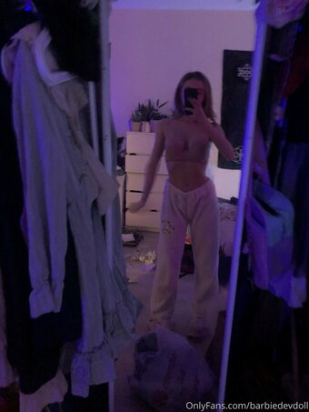 Roxane /  / barbiedevdoll / latelierderoxane / rox4y_ / roxanefroxy Nude Leaks OnlyFans Photo 2