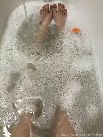 Roxane /  / barbiedevdoll / latelierderoxane / rox4y_ / roxanefroxy Nude Leaks OnlyFans Photo 3