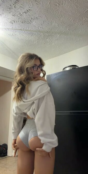 Roxy Brooks / https: / roxybrooks / roxybrooksss / theroxybrooks Nude Leaks OnlyFans Photo 1