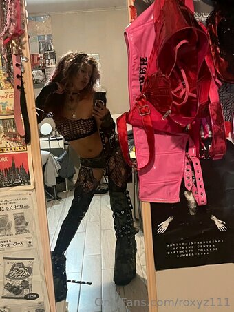 Roxyz111 / holiestsuccubus Nude Leaks OnlyFans Photo 3