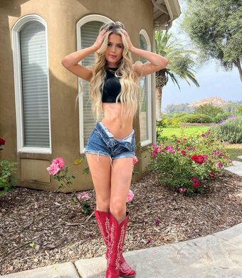 Ruby Lightfoot / https: / ruby_lightfoot / rubylightfoot Nude Leaks OnlyFans Photo 4