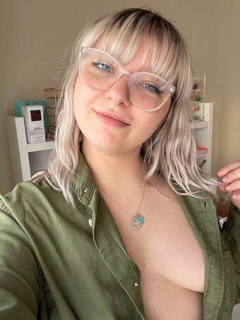 RX7FBae Nude Leaks Photo 16