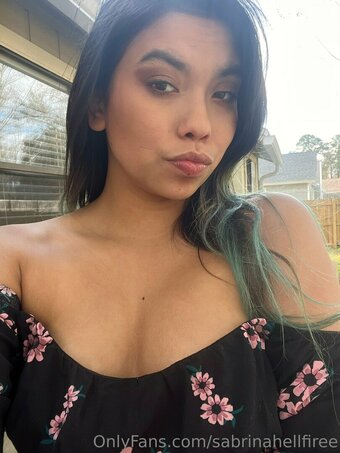sabrinahellfiree Nude Leaks Photo 2