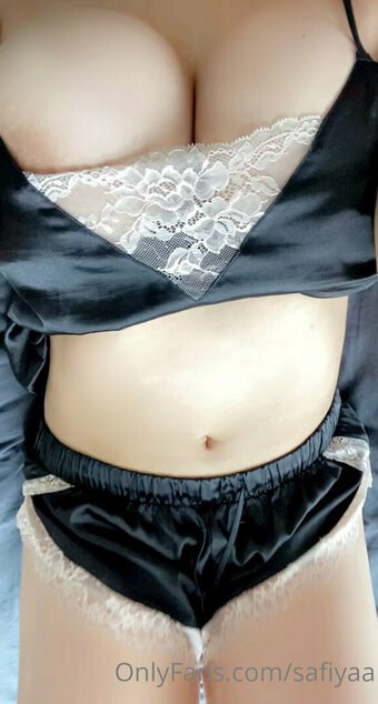 Safiyaa / fiaax / safiyaa_official / safiyaax Nude Leaks OnlyFans Photo 28