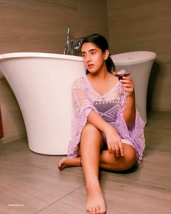 Sameeksha Sud Nude Leaks Photo 5
